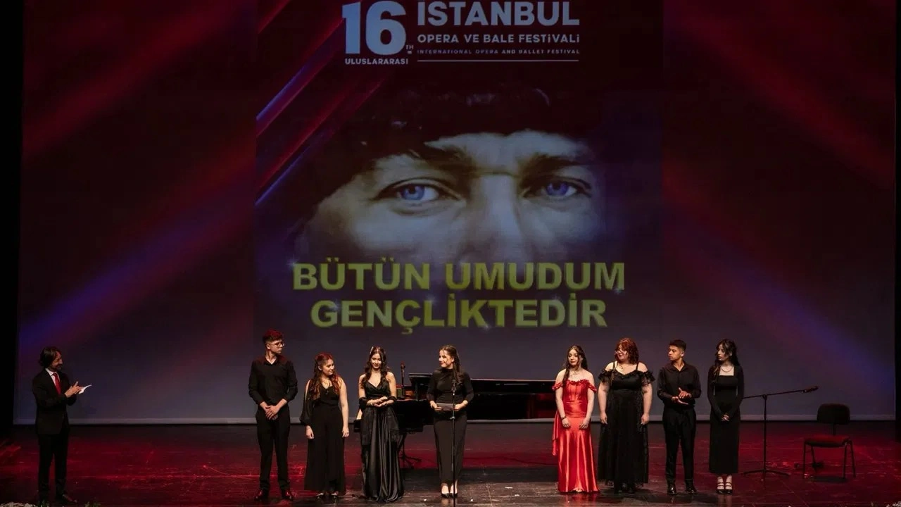 19 Mayıs'ta AKM'de konser rüzgarı esti: 'Bütün umudum gençliktedir'
