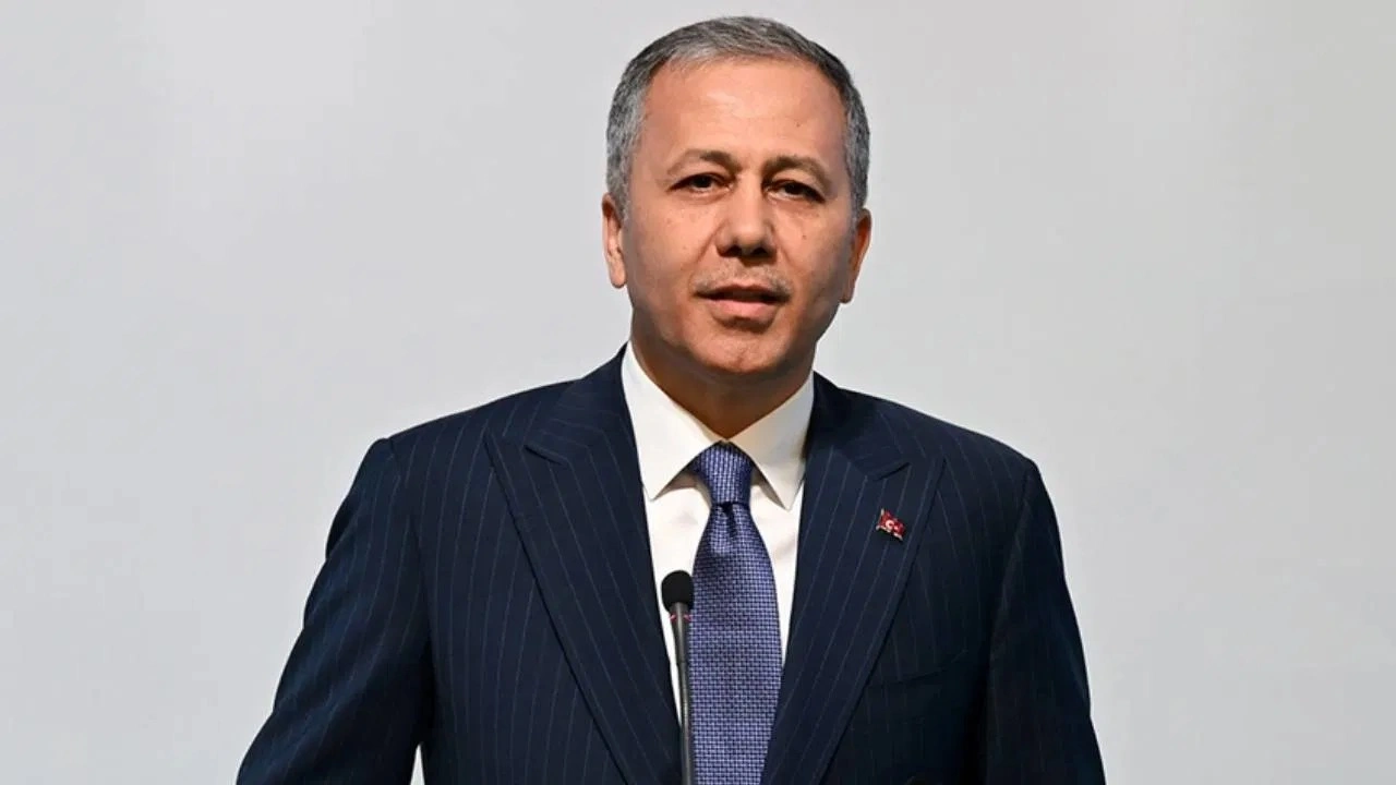 Bakan Yerlikaya duyurdu: 18 ilde operasyon, 102 g&#xF6;zalt&#x131;!