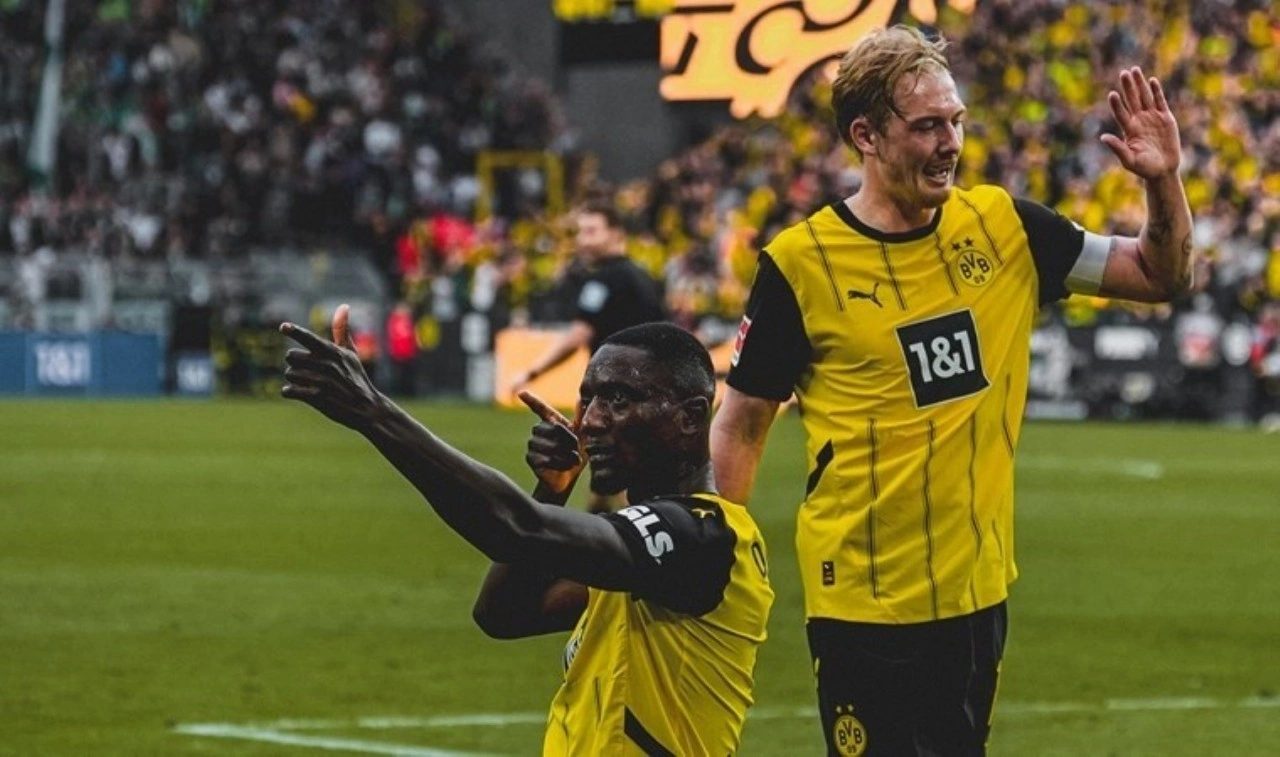 Borussia Dortmund, evinde farklı kazandı!