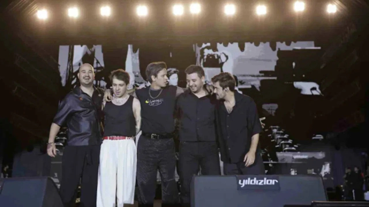 Gitaristi Erdoğan’ı eleştirmişti… AKP’li belediye konseri iptal etti!