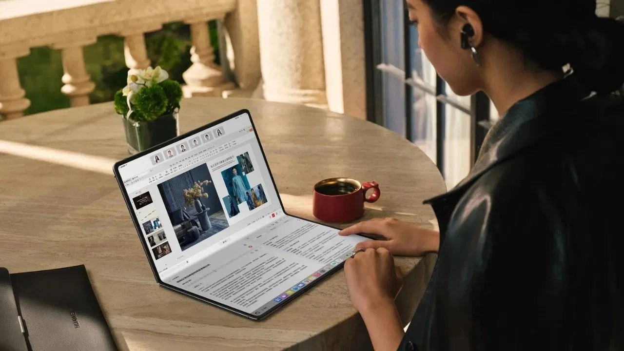 Huawei, katlanabilir ekranlı MateBook Fold'u tanıttı