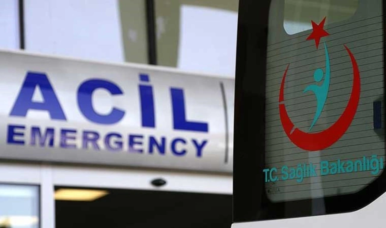 İnşaat iskelesi çöktü: 2 işçi yaralandı