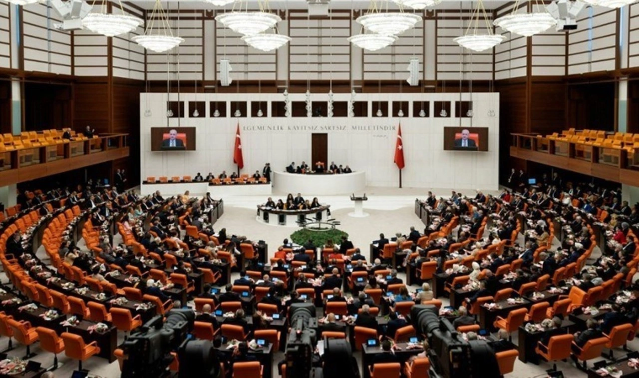 Meclis’te ‘AYM’ tartışması: ‘23 yıldır kanun yapmayı, devlet yönetmeyi öğrenemediniz’