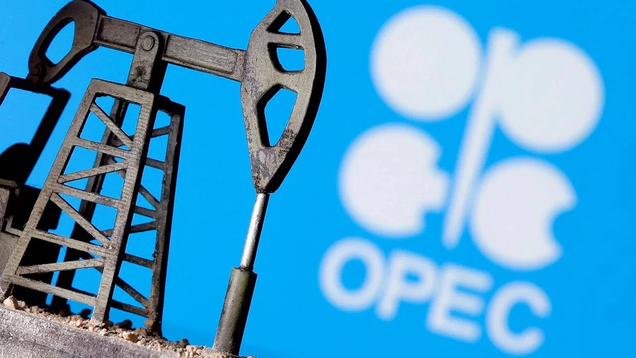 OPEC&#x27;ten kritik rapor: Petrol &#xFC;retimi d&#xFC;&#x15F;&#xFC;yor!