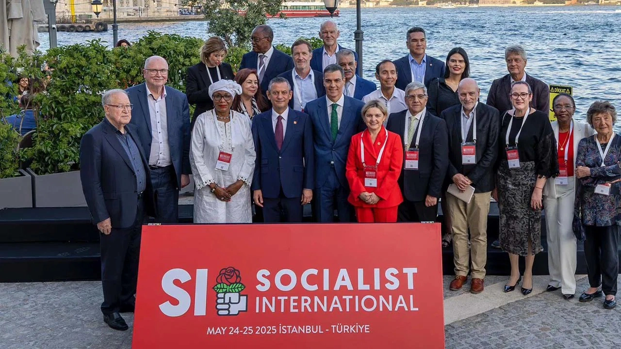 Özgür Özel'den Sosyalist Enternasyonal toplantısı paylaşımı: Ana sloganı açıkladı!