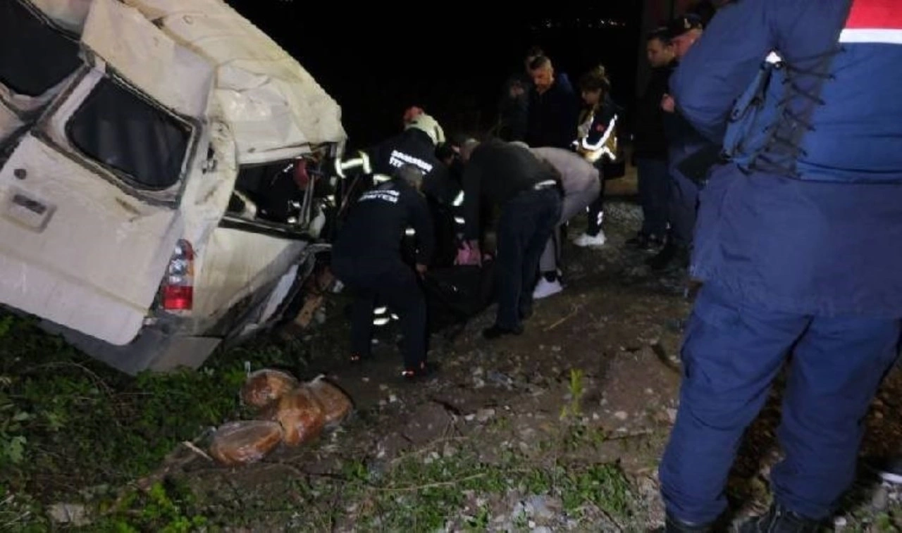 Samsun'da minibüs şarampole devrildi: Ölü ve yaralılar var!