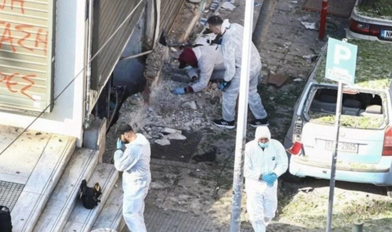 Selanik'te bir kadının elinde taşıdığı bomba patladı