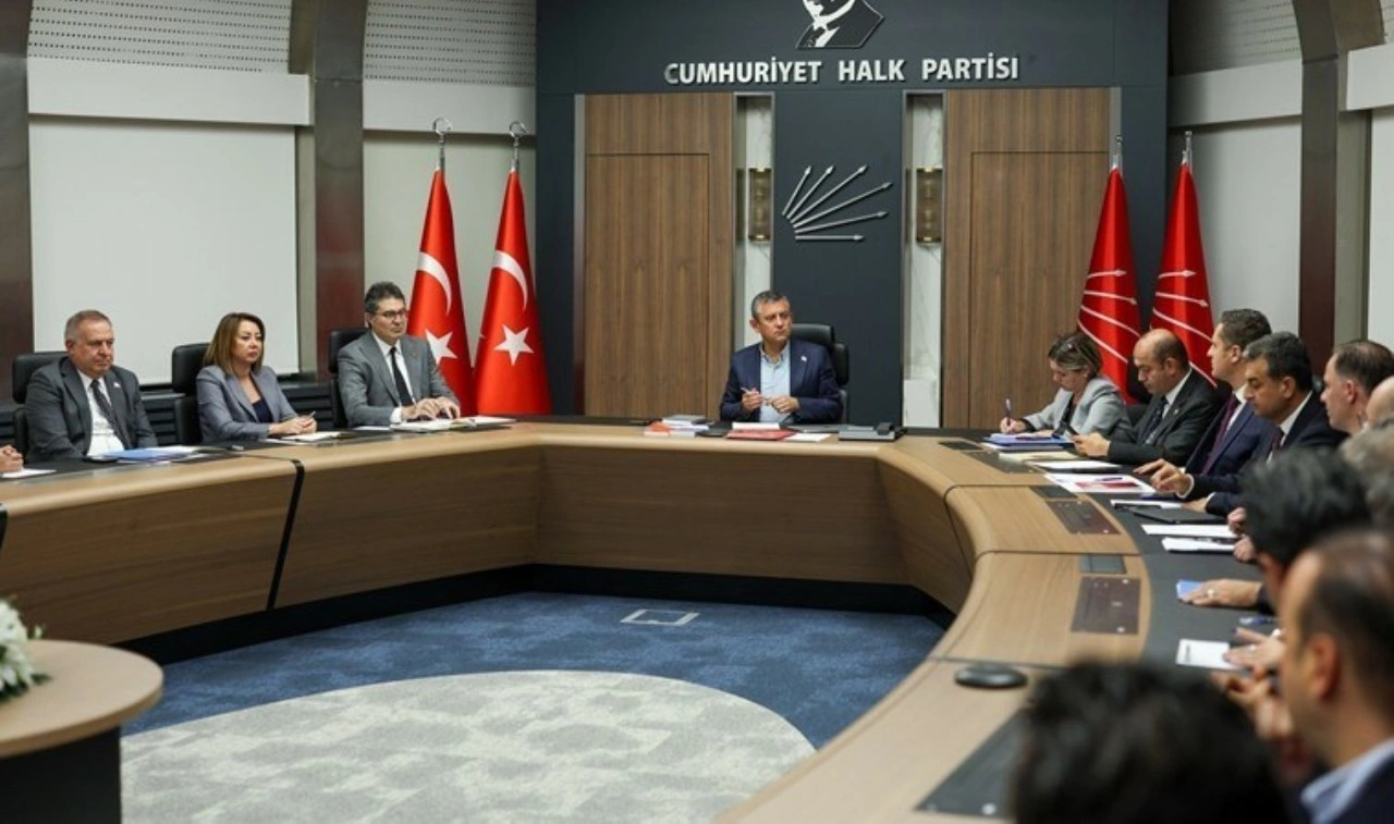 Yumruklu saldırının ardından… Özgür Özel’den ‘koruma zafiyeti’ açıklaması