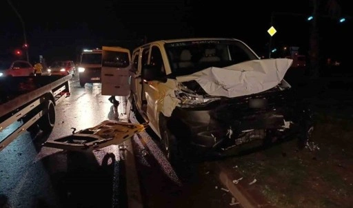 Antalya'da aynı firmaya ait 2 tur aracı çarpıştı: Çok sayıda yaralı...