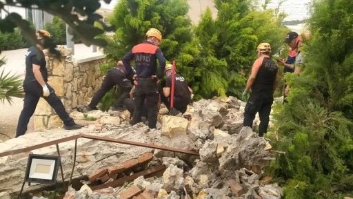 Düğün salonunda facia: Doktor öldü, eşi yaralandı