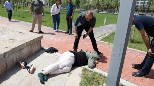 Kad&#x131;n parkta tabancayla vurulmu&#x15F; halde bulundu!