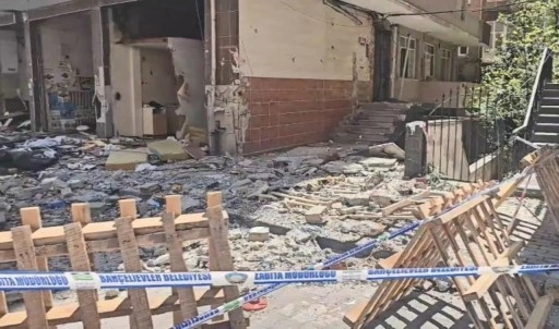 Marmara Denizi'ndeki deprem sonrası balkon çöktü!