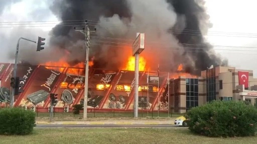 Mersin'de korkutan fabrika yangını... Patlama sesleri duyuldu!