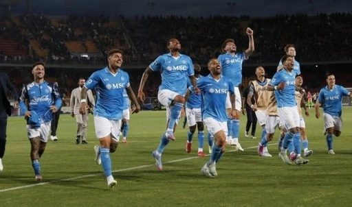 Napoli, şampiyonluk yarışında hata yapmadı!