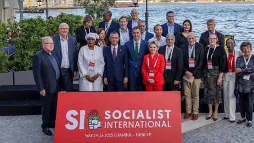 Özgür Özel'den Sosyalist Enternasyonal toplantısı paylaşımı: Ana sloganı açıkladı!