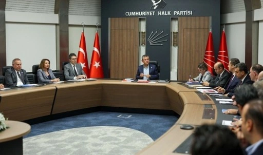 Yumruklu saldırının ardından… Özgür Özel’den ‘koruma zafiyeti’ açıklaması